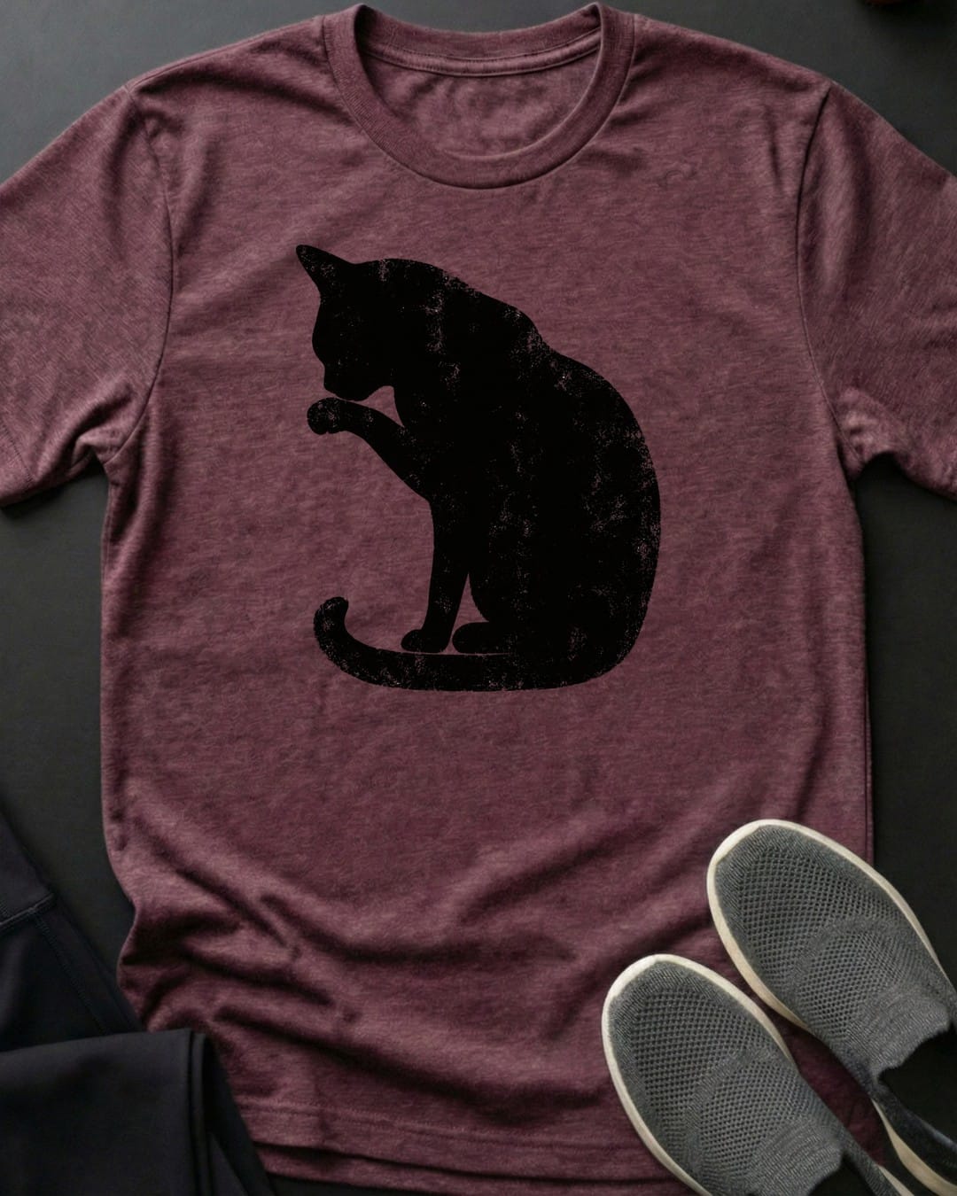 Grooming Cat Tee in Heather Maroon