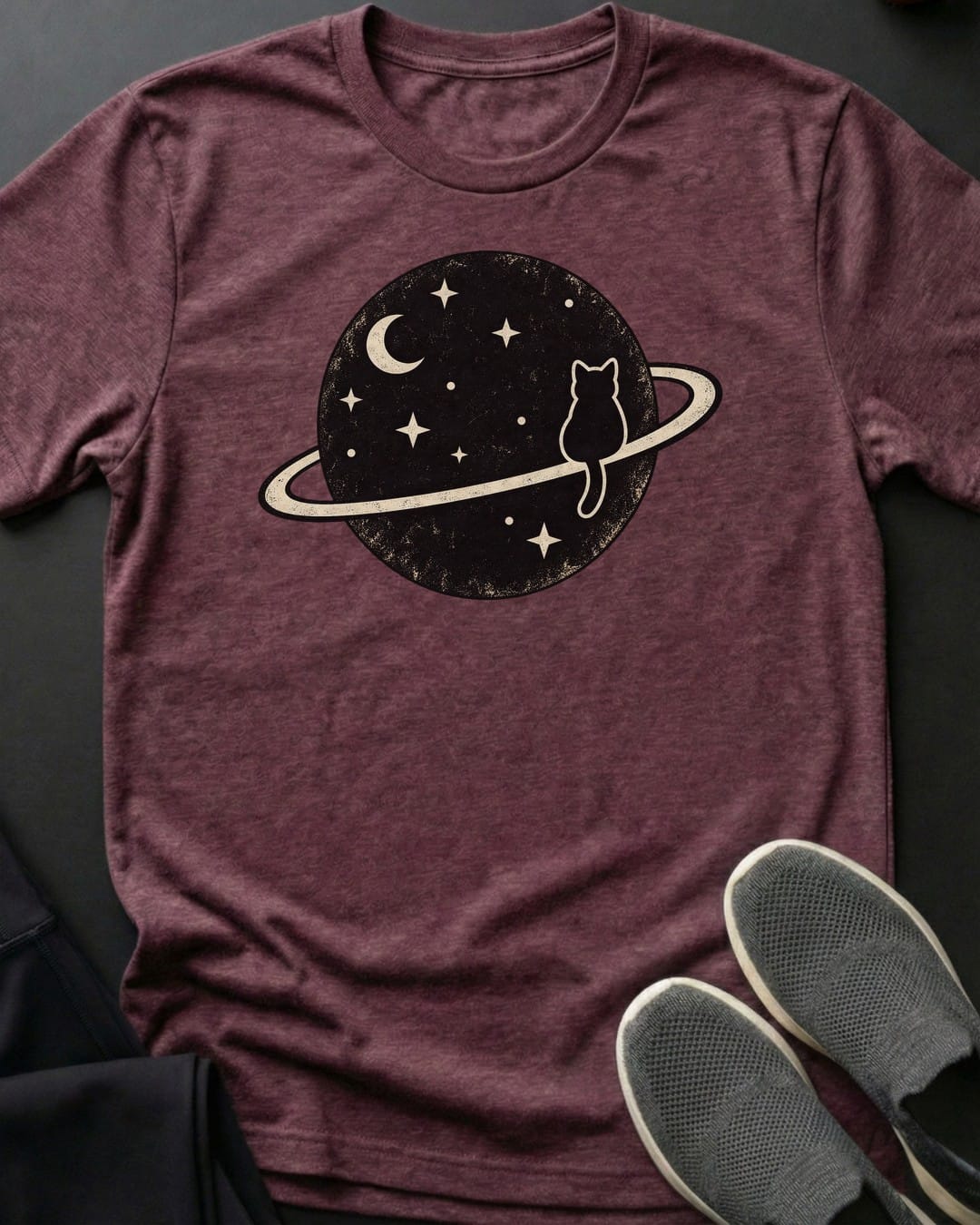 Saturn Ring Cat Tee in Heather Maroon